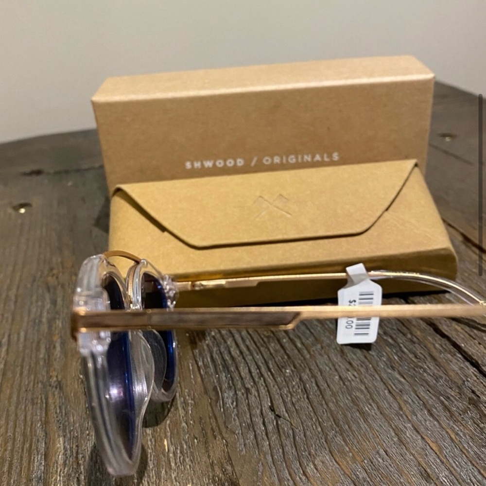 Round Clear Frame Sunglasses - Picture 4 of 6